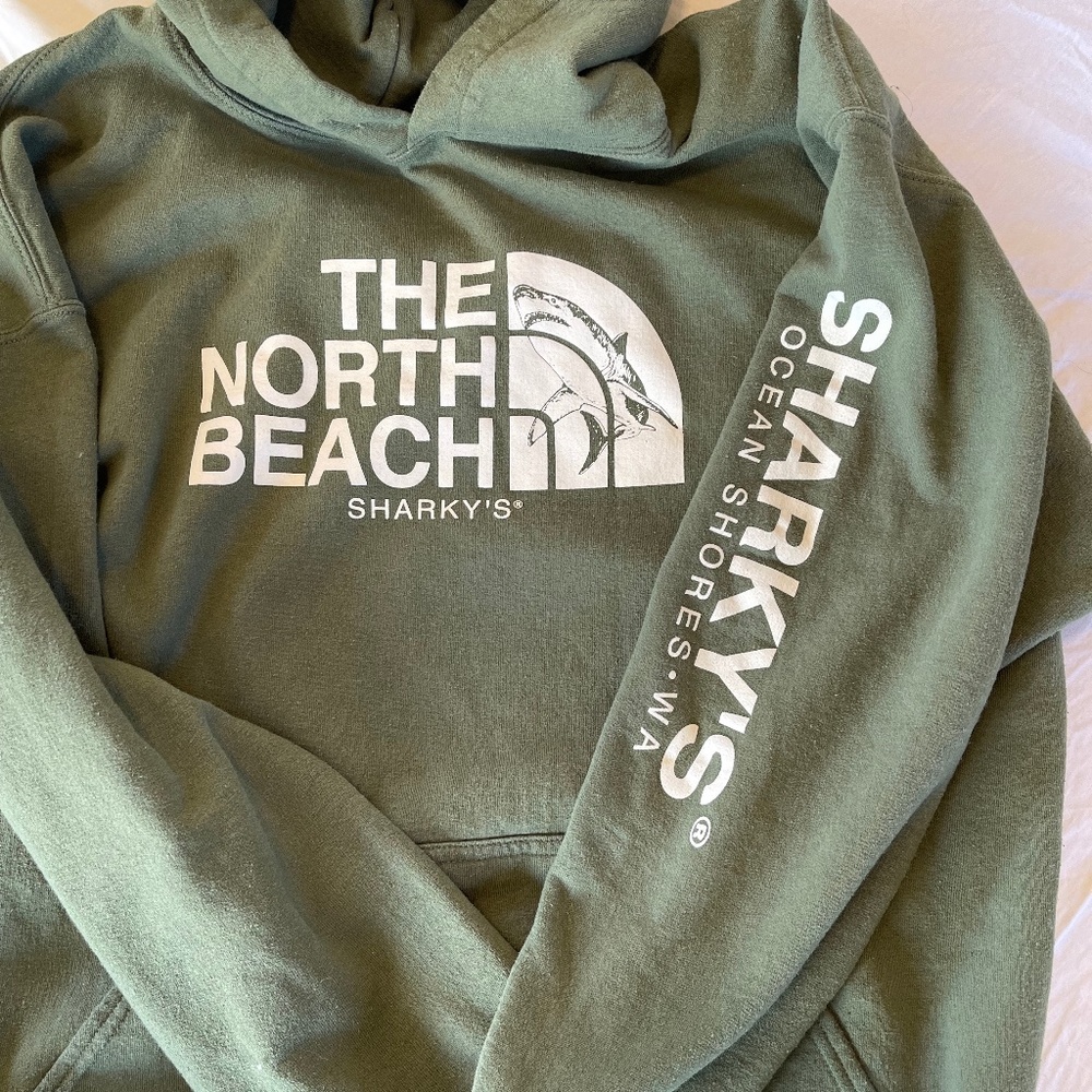 **SOLD** Sharky's The North Beach green XL hoodie, Ocean Shores